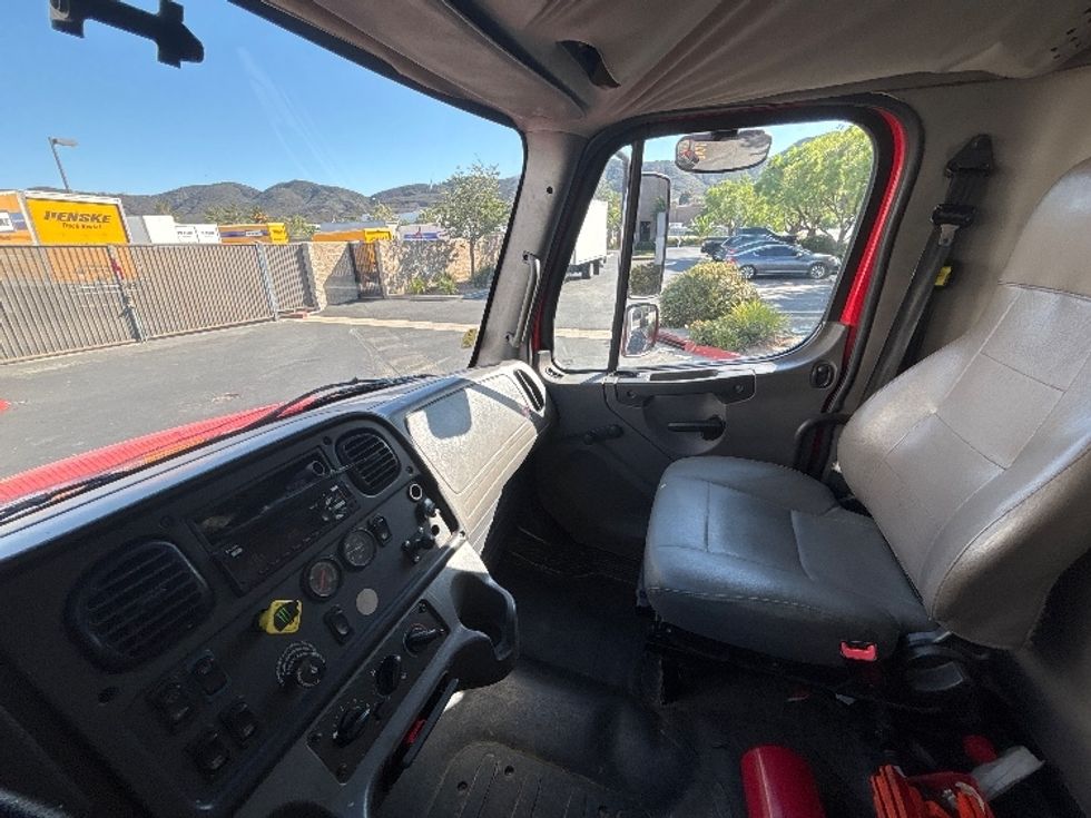 Medium Duty Box Truck-Light and Medium Duty Trucks-Freightliner-2018-M2-Torrance-CA-318,890\n\t\tmiles-$ 33,750 - Image 19