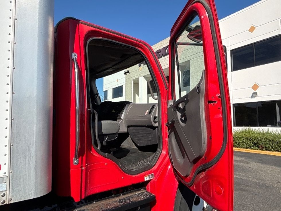 Medium Duty Box Truck-Light and Medium Duty Trucks-Freightliner-2018-M2-Torrance-CA-318,890\n\t\tmiles-$ 33,750 - Image 20