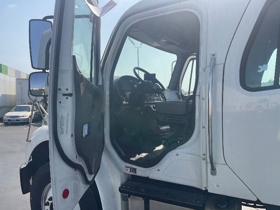 Medium Duty Box Truck-Light and Medium Duty Trucks-Freightliner-2018-M2-Torrance-CA-91,450\n\t\tmiles-$ 65,750 - Image 16