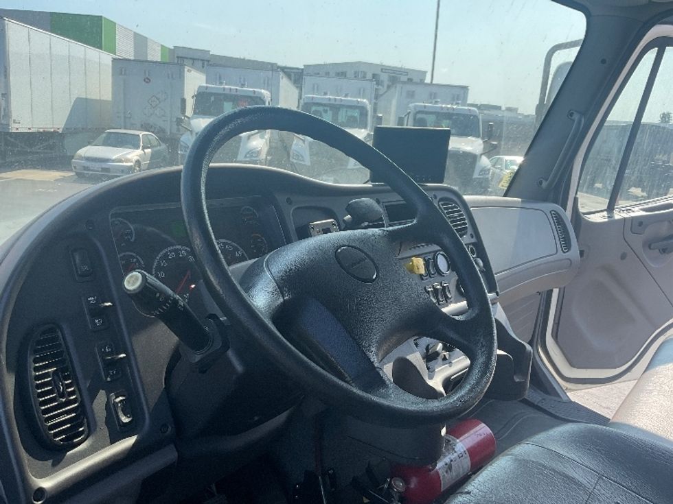 Medium Duty Box Truck-Light and Medium Duty Trucks-Freightliner-2018-M2-Torrance-CA-91,450\n\t\tmiles-$ 65,750 - Image 17