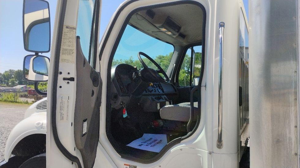 Medium Duty Box Truck-Light and Medium Duty Trucks-Freightliner-2018-M2-Tuscumbia-AL-147,991\n\t\tmiles-$ 46,500 - Image 14