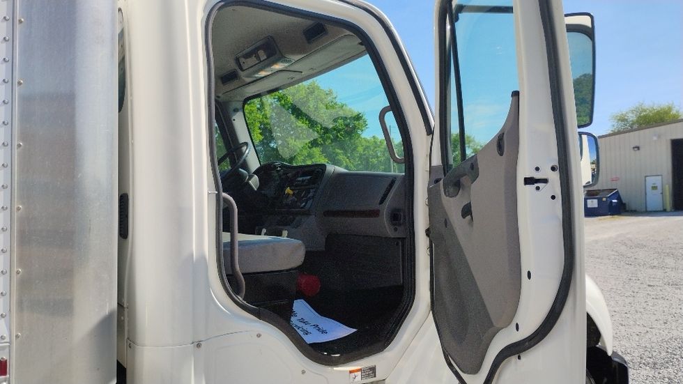 Medium Duty Box Truck-Light and Medium Duty Trucks-Freightliner-2018-M2-Tuscumbia-AL-147,991\n\t\tmiles-$ 46,500 - Image 18