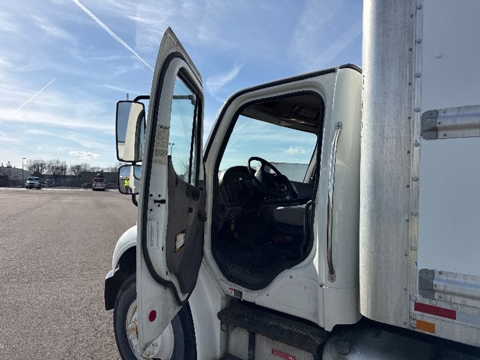 Medium Duty Box Truck-Light and Medium Duty Trucks-Freightliner-2018-M2-Warren-MI-145,262\n\t\tmiles-$ 52,000 - Image 15