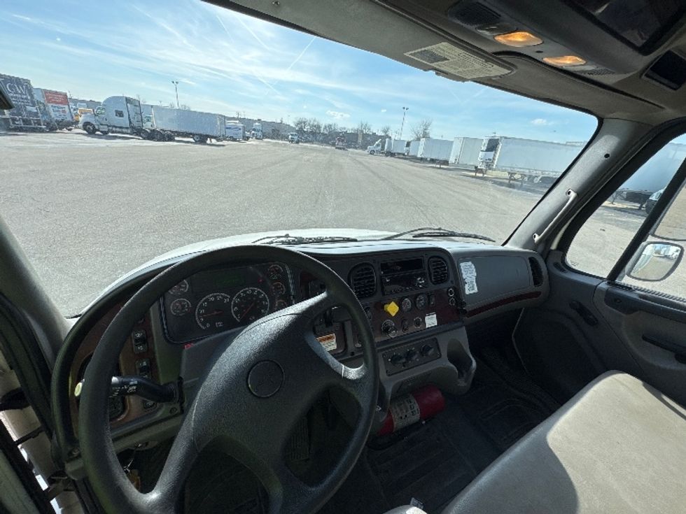 Medium Duty Box Truck-Light and Medium Duty Trucks-Freightliner-2018-M2-Warren-MI-145,262\n\t\tmiles-$ 52,000 - Image 17