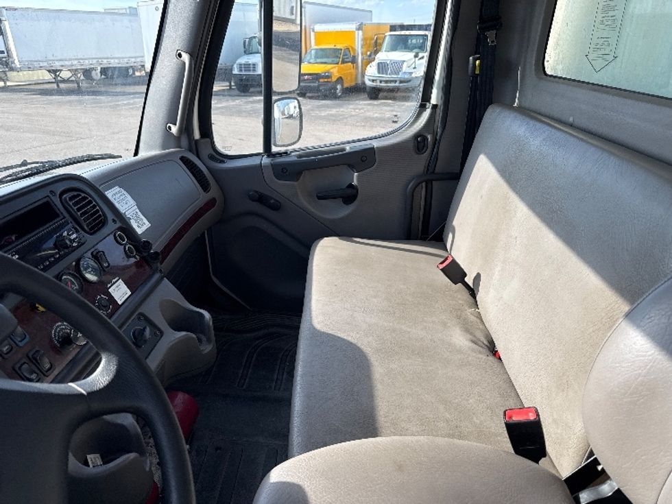 Medium Duty Box Truck-Light and Medium Duty Trucks-Freightliner-2018-M2-Warren-MI-145,262\n\t\tmiles-$ 52,000 - Image 18