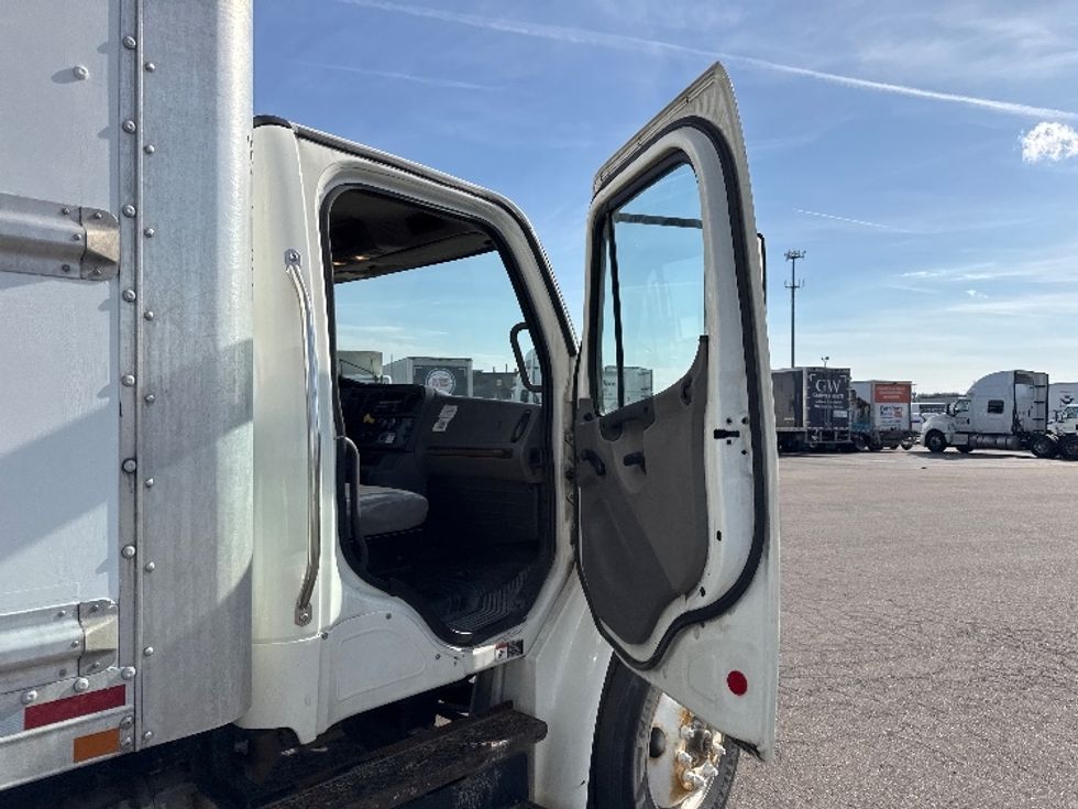 Medium Duty Box Truck-Light and Medium Duty Trucks-Freightliner-2018-M2-Warren-MI-145,262\n\t\tmiles-$ 52,000 - Image 19