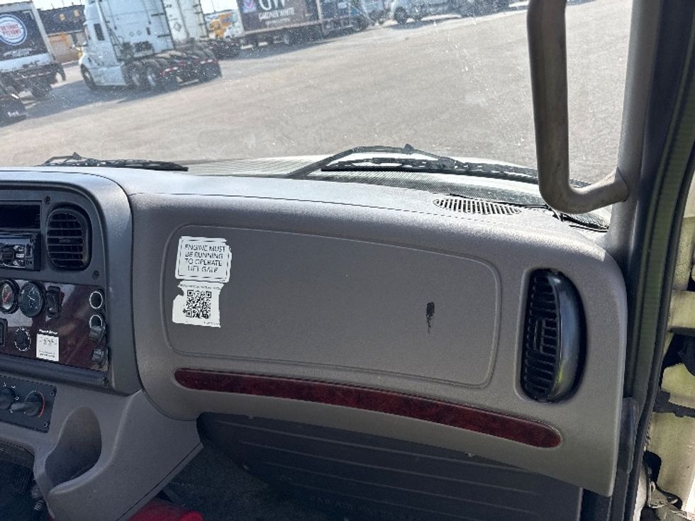 Medium Duty Box Truck-Light and Medium Duty Trucks-Freightliner-2018-M2-Warren-MI-145,262\n\t\tmiles-$ 52,000 - Image 20