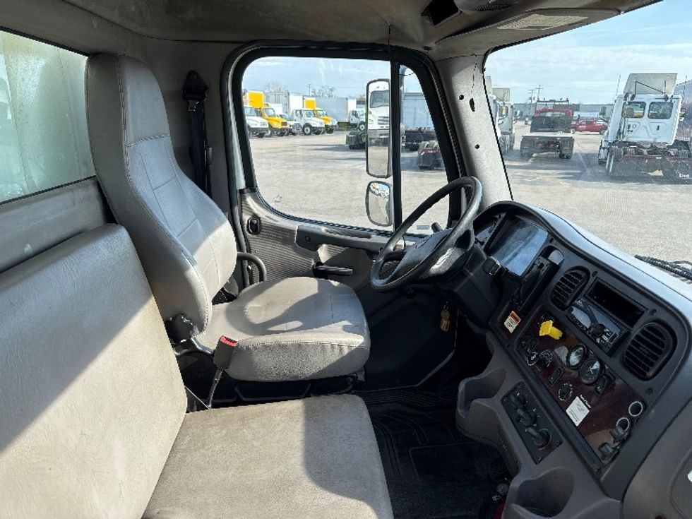 Medium Duty Box Truck-Light and Medium Duty Trucks-Freightliner-2018-M2-Warren-MI-145,262\n\t\tmiles-$ 52,000 - Image 21