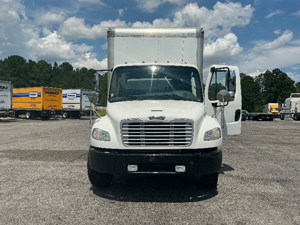 2018 Freightliner M2 106 Medium Duty photo 2