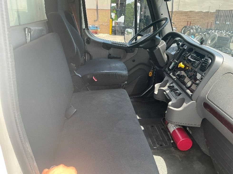 Medium Duty Box Truck-Light and Medium Duty Trucks-Freightliner-2018-M2-West Columbia-SC-246,207\n\t\tmiles-$ 39,500 - Image 22