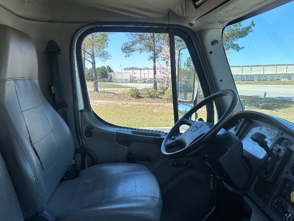 Medium Duty Box Truck-Light and Medium Duty Trucks-Freightliner-2018-M2-West Columbia-SC-315,667\n\t\tmiles-$ 31,000 - Image 22