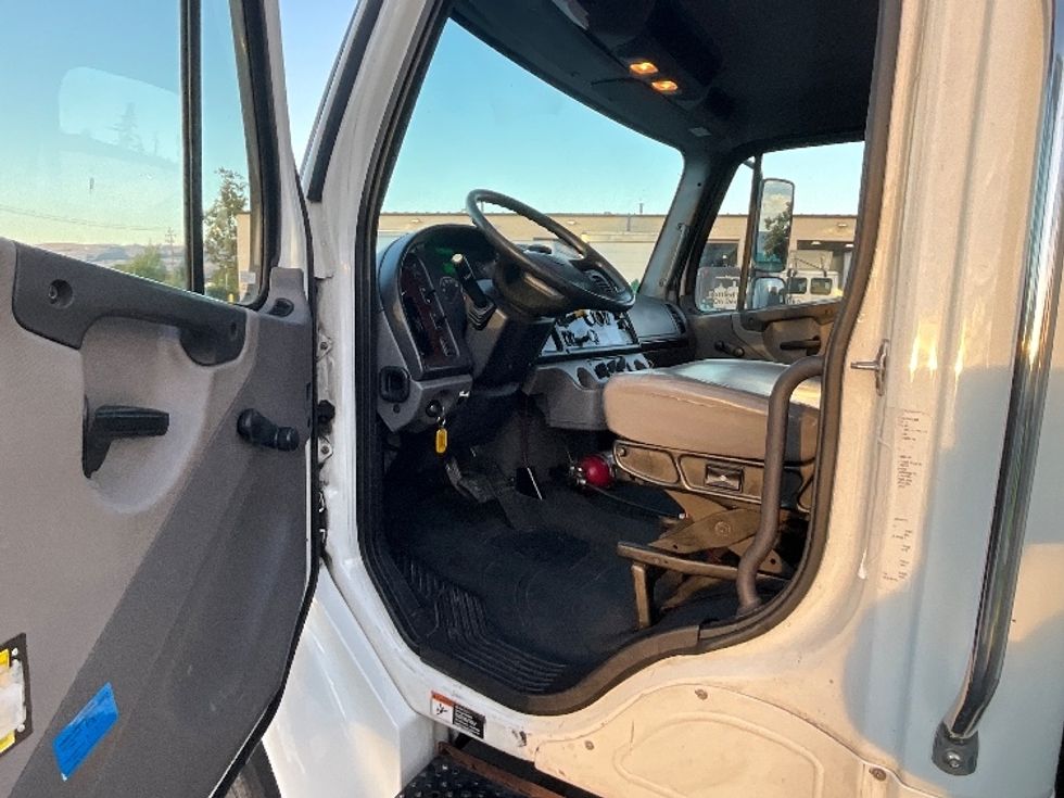 Medium Duty Box Truck-Light and Medium Duty Trucks-Freightliner-2018-M2-West Sacramento-CA-152,758\n\t\tmiles-$ 49,500 - Image 16