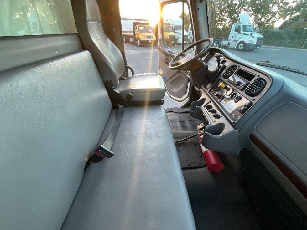 Medium Duty Box Truck-Light and Medium Duty Trucks-Freightliner-2018-M2-West Sacramento-CA-152,758\n\t\tmiles-$ 49,500 - Image 22
