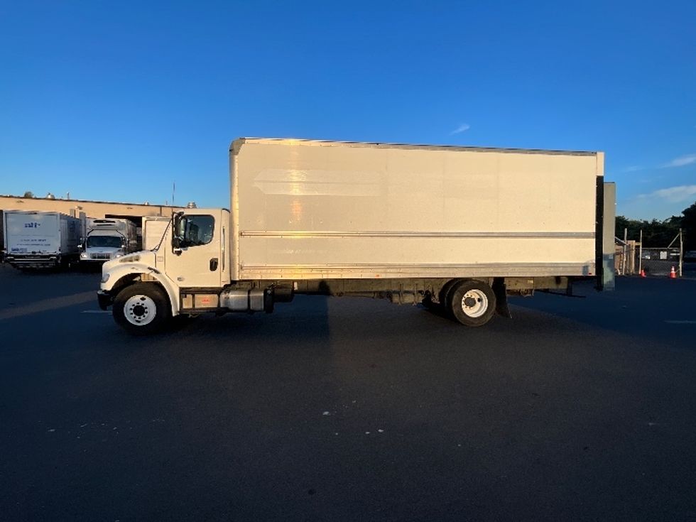 Medium Duty Box Truck-Light and Medium Duty Trucks-Freightliner-2018-M2-West Sacramento-CA-152,758\n\t\tmiles-$ 49,500 - Image 4