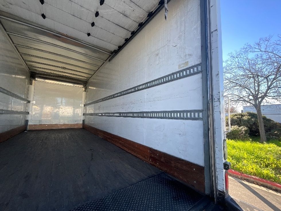 Medium Duty Box Truck-Light and Medium Duty Trucks-Freightliner-2018-M2-West Sacramento-CA-225,430\n\t\tmiles-$ 44,000 - Image 12