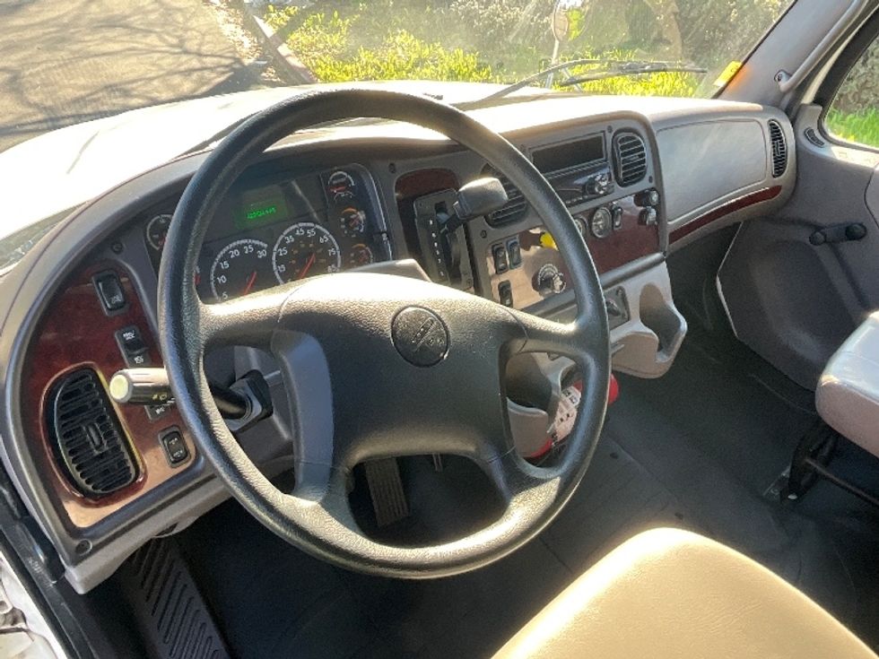 Medium Duty Box Truck-Light and Medium Duty Trucks-Freightliner-2018-M2-West Sacramento-CA-225,430\n\t\tmiles-$ 44,000 - Image 17