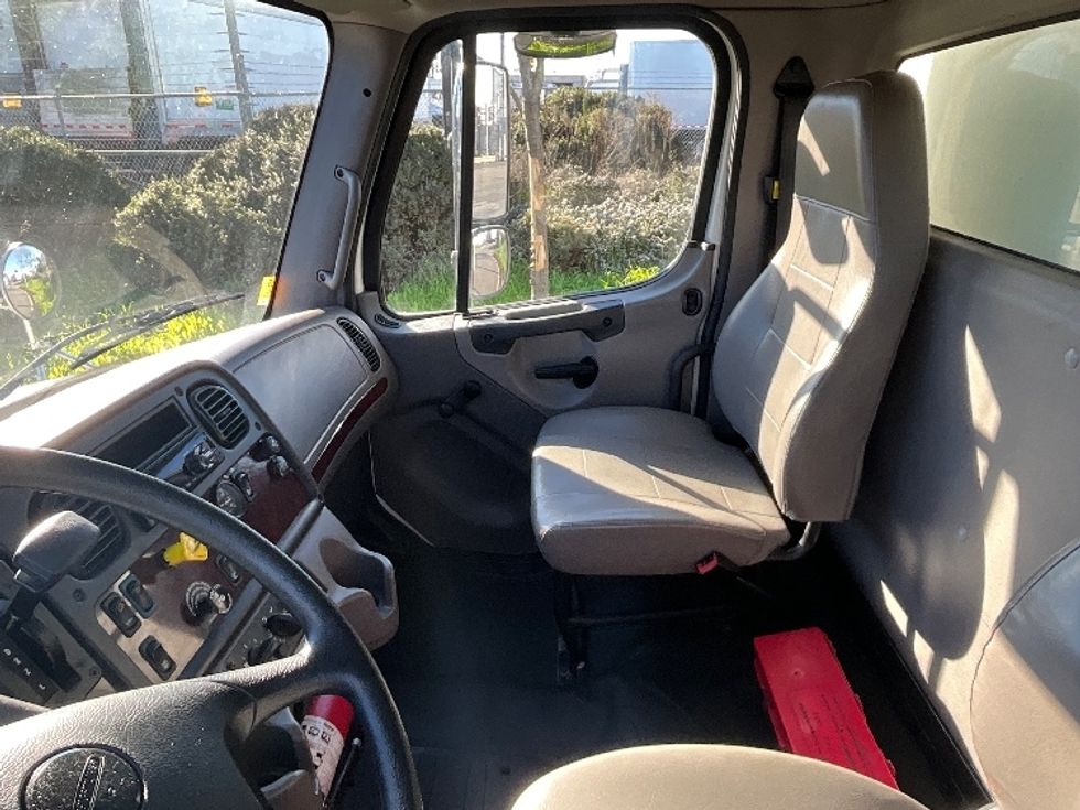 Medium Duty Box Truck-Light and Medium Duty Trucks-Freightliner-2018-M2-West Sacramento-CA-225,430\n\t\tmiles-$ 44,000 - Image 19