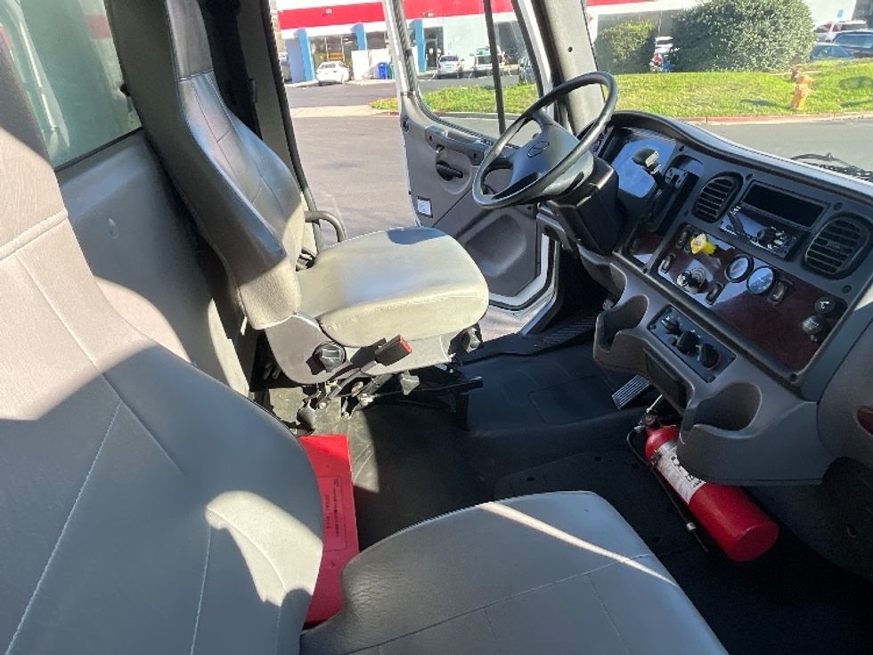 Medium Duty Box Truck-Light and Medium Duty Trucks-Freightliner-2018-M2-West Sacramento-CA-225,430\n\t\tmiles-$ 44,000 - Image 22