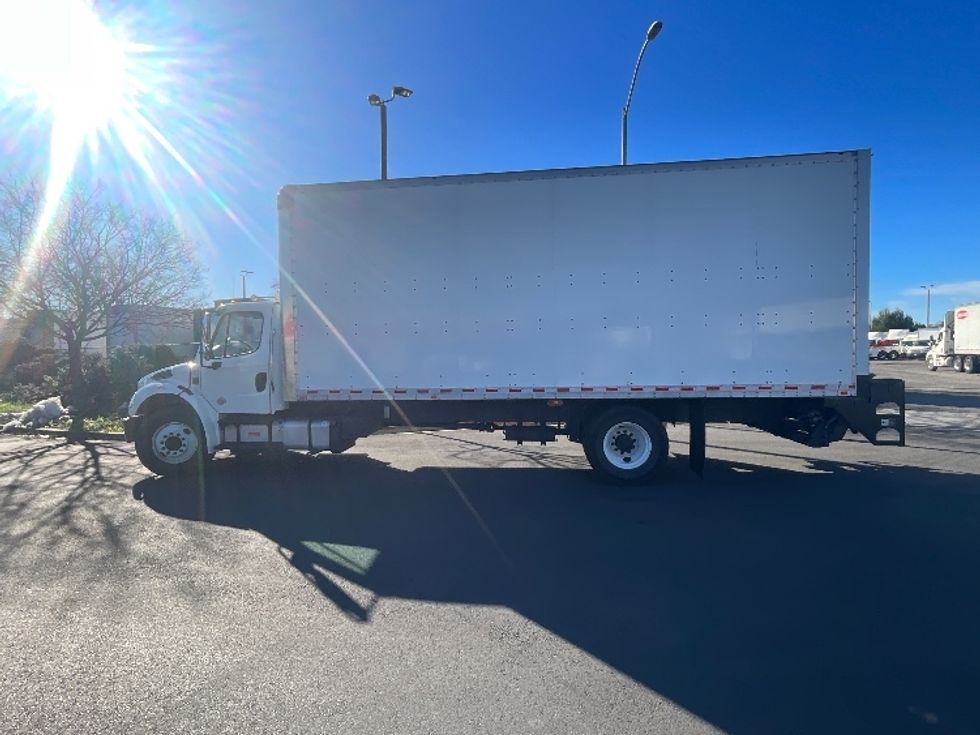 Medium Duty Box Truck-Light and Medium Duty Trucks-Freightliner-2018-M2-West Sacramento-CA-225,430\n\t\tmiles-$ 44,000 - Image 4