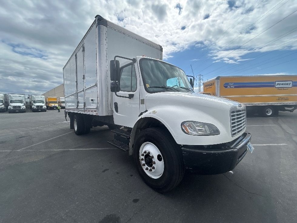Medium Duty Box Truck-Light and Medium Duty Trucks-Freightliner-2018-M2-West Sacramento-CA-233,769\n\t\tmiles-$ 31,500 - Image 1