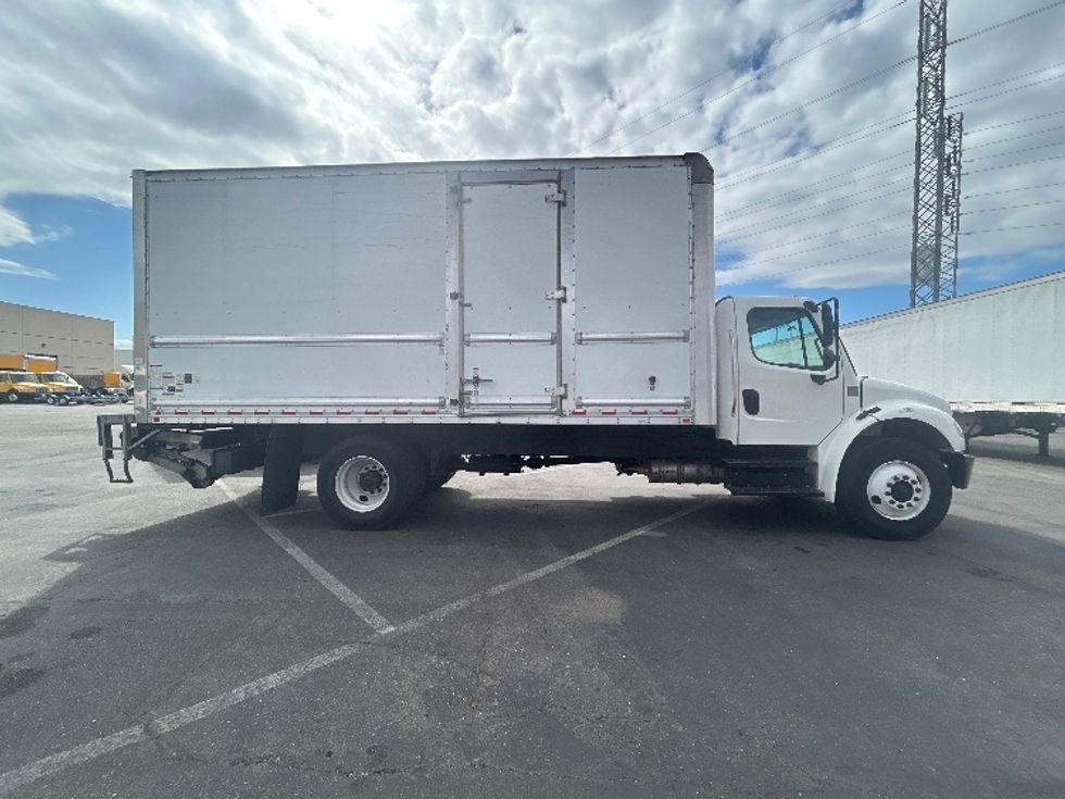 Medium Duty Box Truck-Light and Medium Duty Trucks-Freightliner-2018-M2-West Sacramento-CA-233,769\n\t\tmiles-$ 31,500 - Image 15