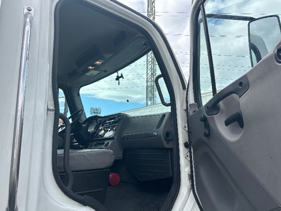Medium Duty Box Truck-Light and Medium Duty Trucks-Freightliner-2018-M2-West Sacramento-CA-233,769\n\t\tmiles-$ 31,500 - Image 19