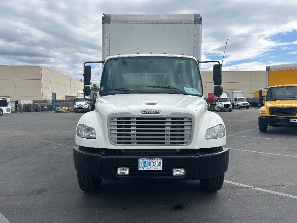 Medium Duty Box Truck-Light and Medium Duty Trucks-Freightliner-2018-M2-West Sacramento-CA-233,769\n\t\tmiles-$ 31,500 - Image 2
