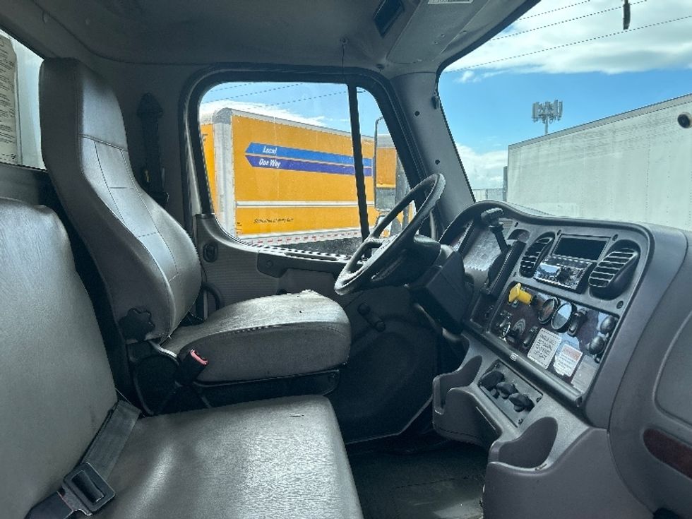 Medium Duty Box Truck-Light and Medium Duty Trucks-Freightliner-2018-M2-West Sacramento-CA-233,769\n\t\tmiles-$ 31,500 - Image 21