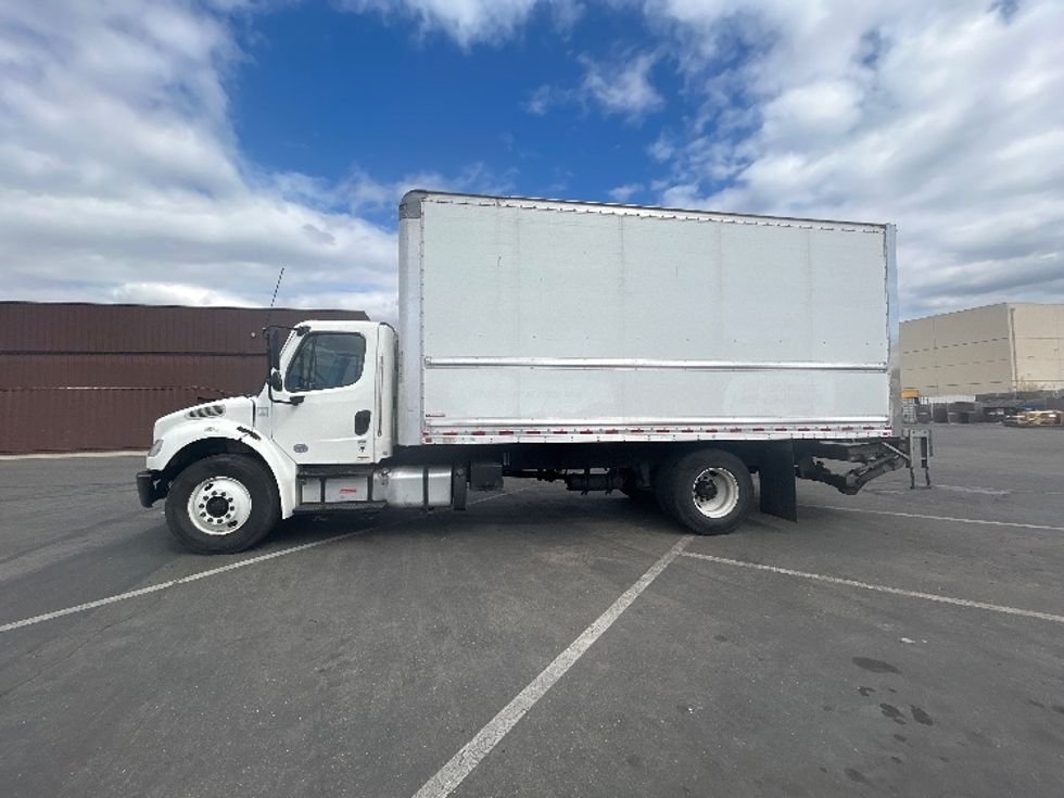 Medium Duty Box Truck-Light and Medium Duty Trucks-Freightliner-2018-M2-West Sacramento-CA-233,769\n\t\tmiles-$ 31,500 - Image 4