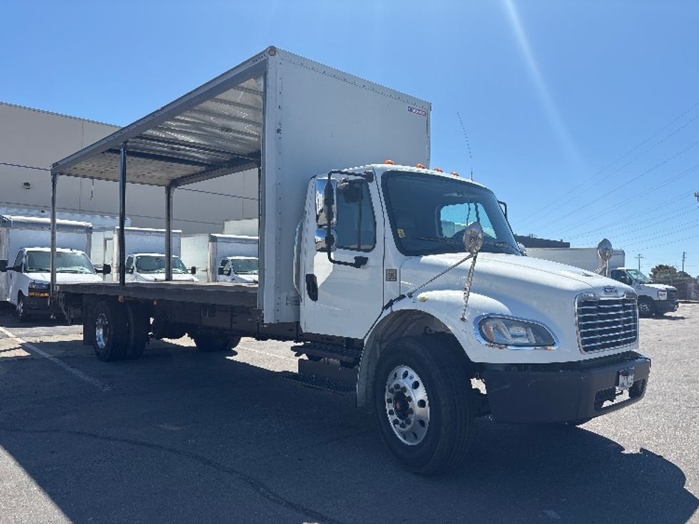 Medium Duty Box Truck-Light and Medium Duty Trucks-Freightliner-2018-M2-West Sacramento-CA-261,278\n\t\tmiles-$ 28,500 - Image 1