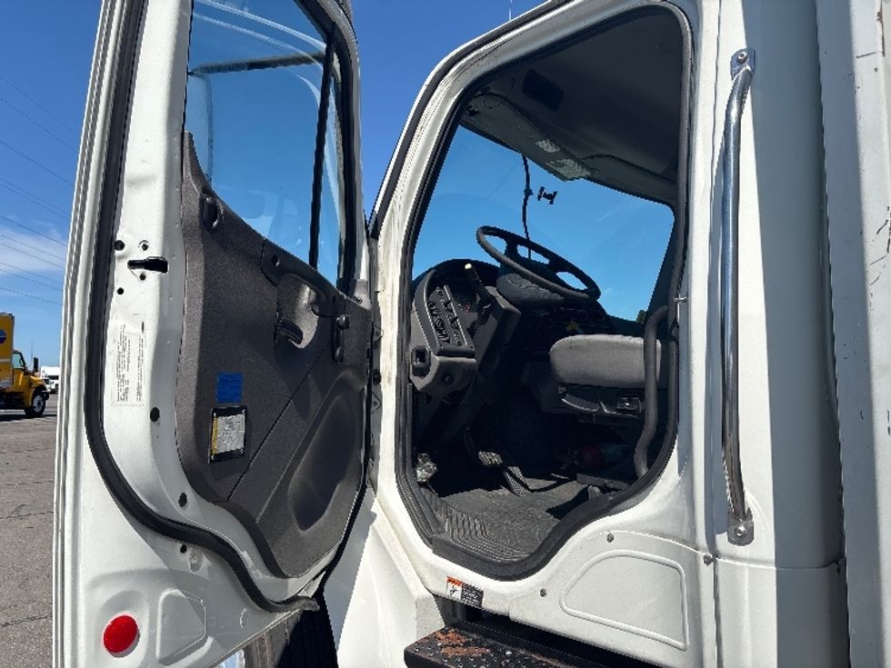 Medium Duty Box Truck-Light and Medium Duty Trucks-Freightliner-2018-M2-West Sacramento-CA-261,278\n\t\tmiles-$ 28,500 - Image 16
