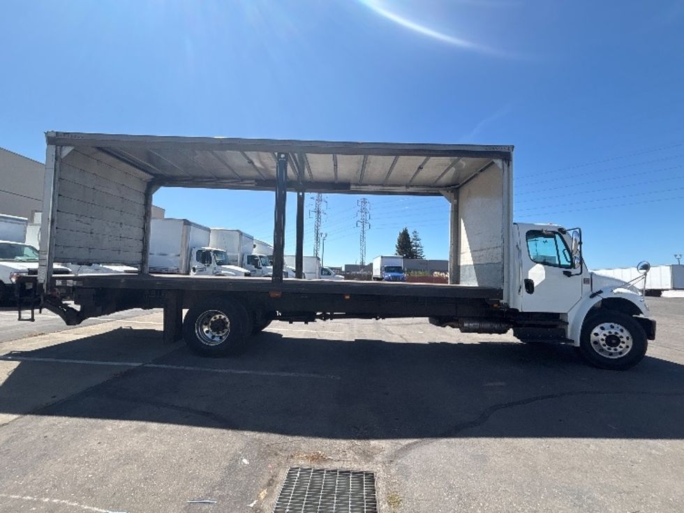 Medium Duty Box Truck-Light and Medium Duty Trucks-Freightliner-2018-M2-West Sacramento-CA-261,278\n\t\tmiles-$ 28,500 - Image 15