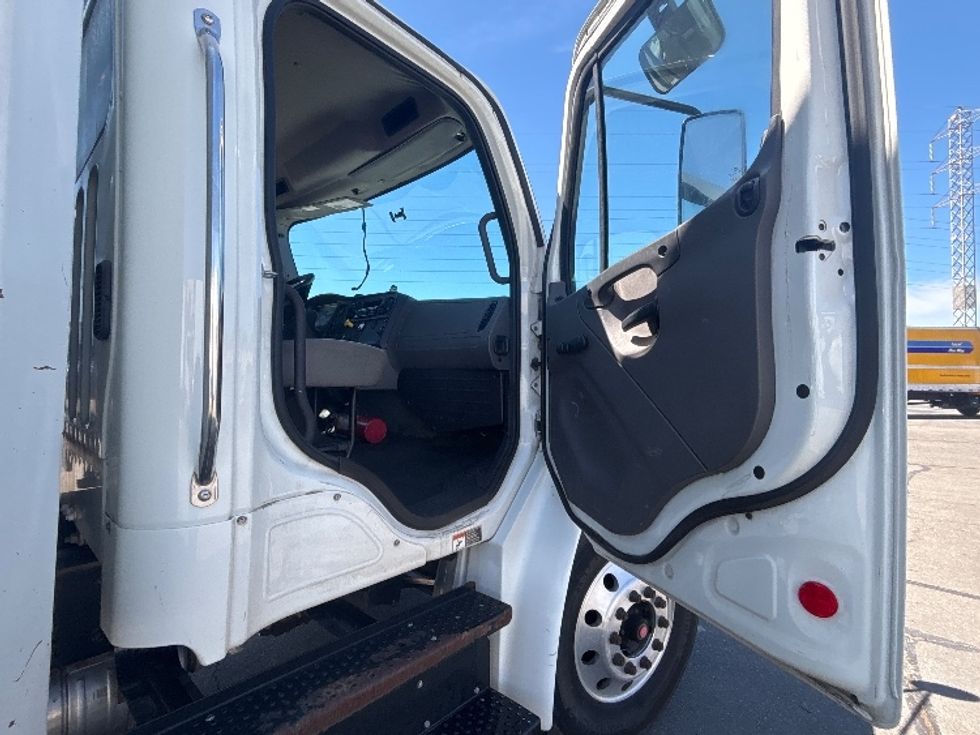 Medium Duty Box Truck-Light and Medium Duty Trucks-Freightliner-2018-M2-West Sacramento-CA-261,278\n\t\tmiles-$ 28,500 - Image 20