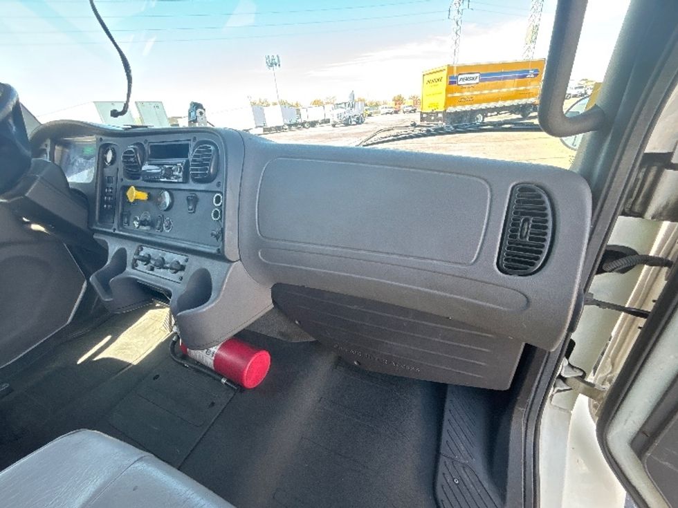 Medium Duty Box Truck-Light and Medium Duty Trucks-Freightliner-2018-M2-West Sacramento-CA-261,278\n\t\tmiles-$ 28,500 - Image 21