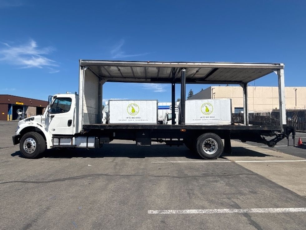 Medium Duty Box Truck-Light and Medium Duty Trucks-Freightliner-2018-M2-West Sacramento-CA-261,278\n\t\tmiles-$ 28,500 - Image 4