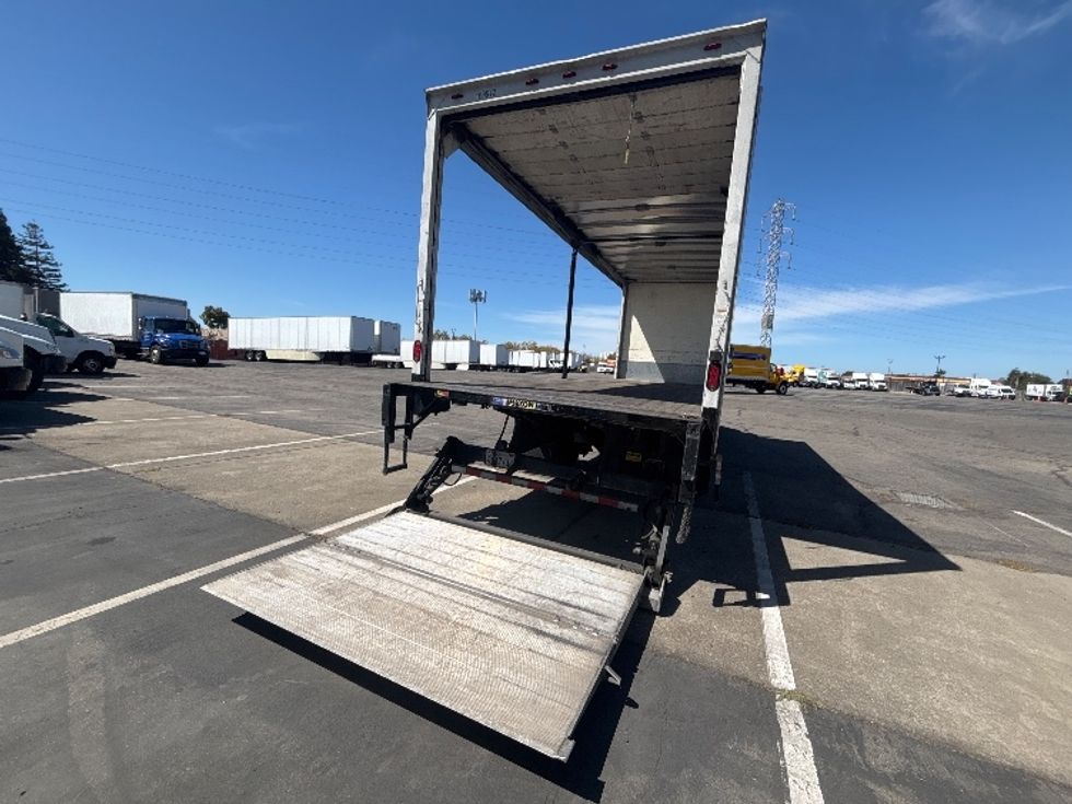 Medium Duty Box Truck-Light and Medium Duty Trucks-Freightliner-2018-M2-West Sacramento-CA-261,278\n\t\tmiles-$ 28,500 - Image 9