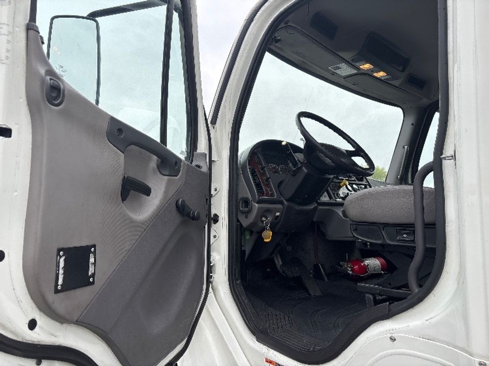 Medium Duty Box Truck-Light and Medium Duty Trucks-Freightliner-2018-M2-West Valley City-UT-206,358\n\t\tmiles-$ 44,500 - Image 16