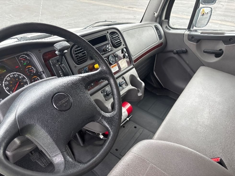 Medium Duty Box Truck-Light and Medium Duty Trucks-Freightliner-2018-M2-West Valley City-UT-206,358\n\t\tmiles-$ 44,500 - Image 17