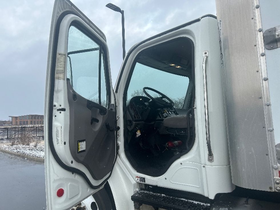 Medium Duty Box Truck-Light and Medium Duty Trucks-Freightliner-2018-M2-Windsor-WI-198,400\n\t\tmiles-$ 37,500 - Image 16