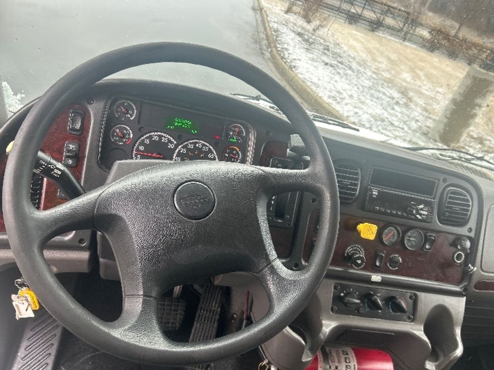 Medium Duty Box Truck-Light and Medium Duty Trucks-Freightliner-2018-M2-Windsor-WI-198,400\n\t\tmiles-$ 37,500 - Image 18