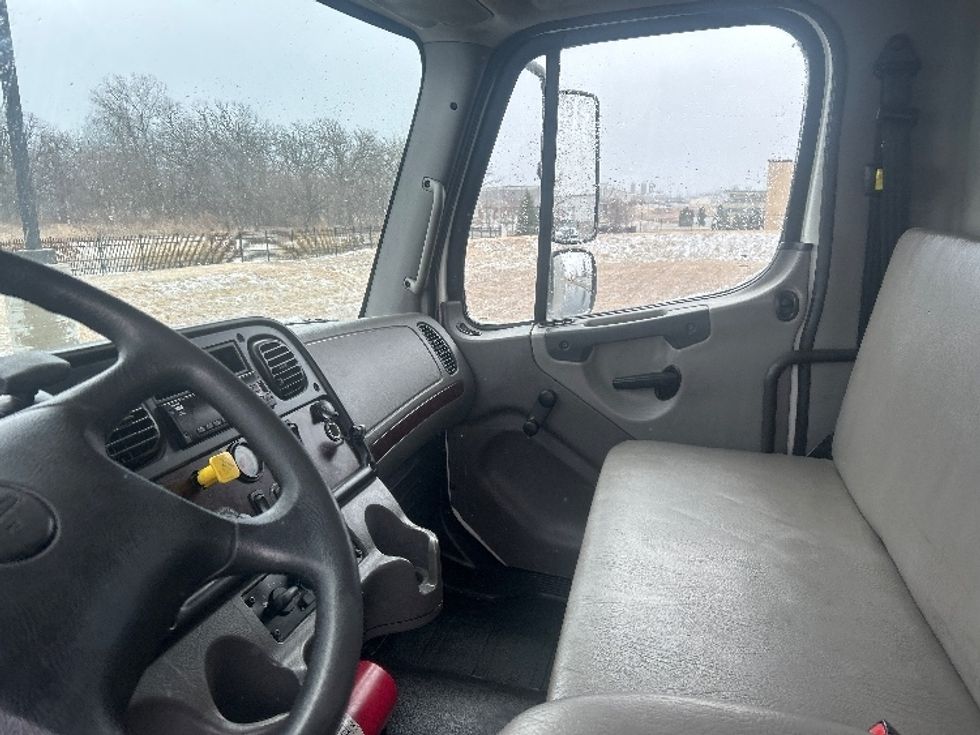 Medium Duty Box Truck-Light and Medium Duty Trucks-Freightliner-2018-M2-Windsor-WI-198,400\n\t\tmiles-$ 37,500 - Image 19