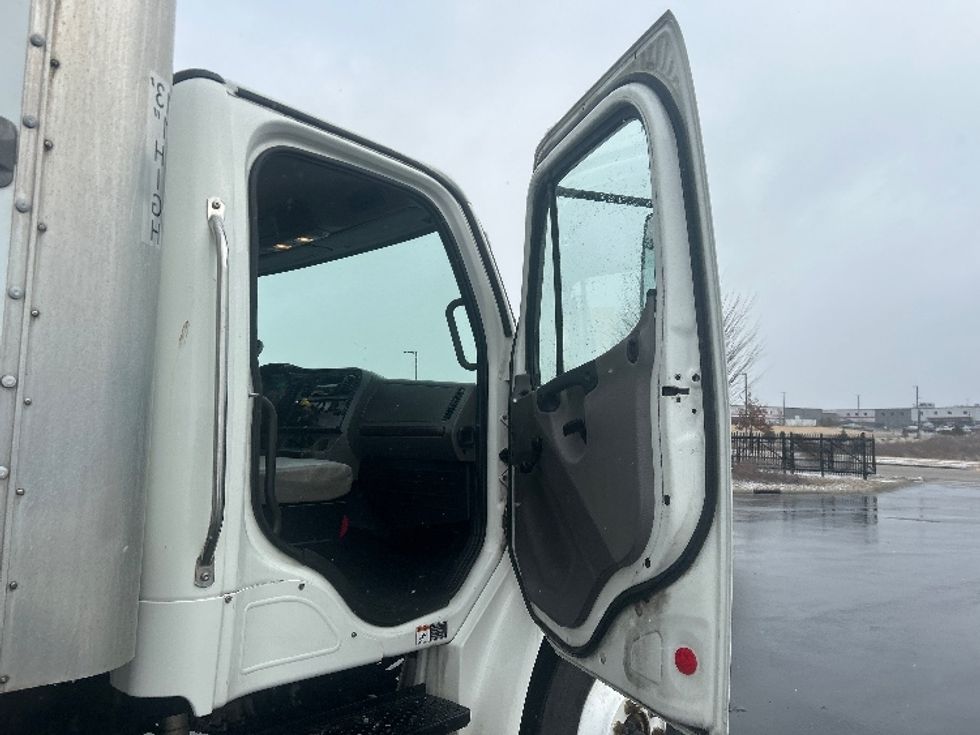 Medium Duty Box Truck-Light and Medium Duty Trucks-Freightliner-2018-M2-Windsor-WI-198,400\n\t\tmiles-$ 37,500 - Image 20