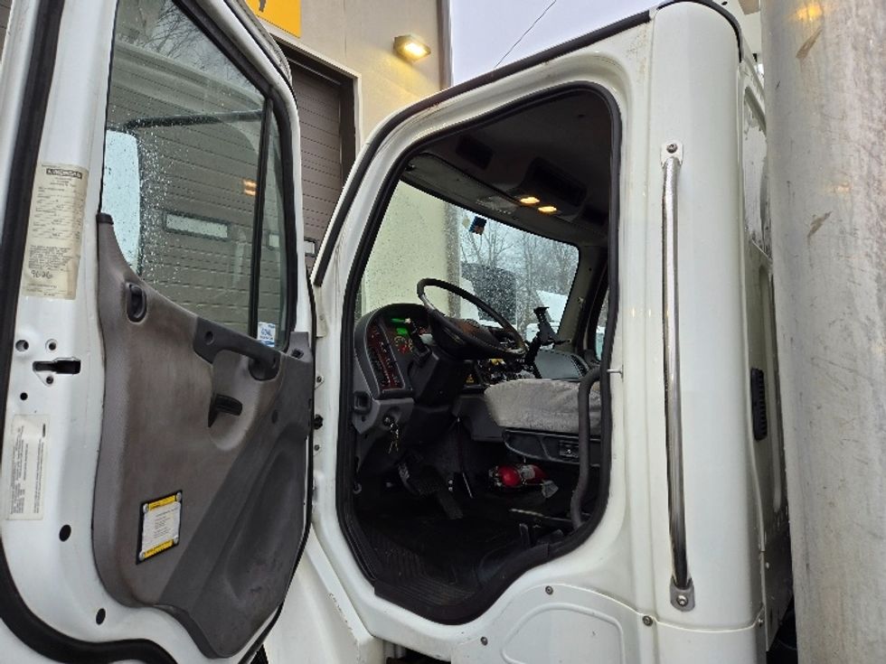 Medium Duty Box Truck-Light and Medium Duty Trucks-Freightliner-2018-M2-Ypsilanti-MI-181,685\n\t\tmiles-$ 36,000 - Image 16