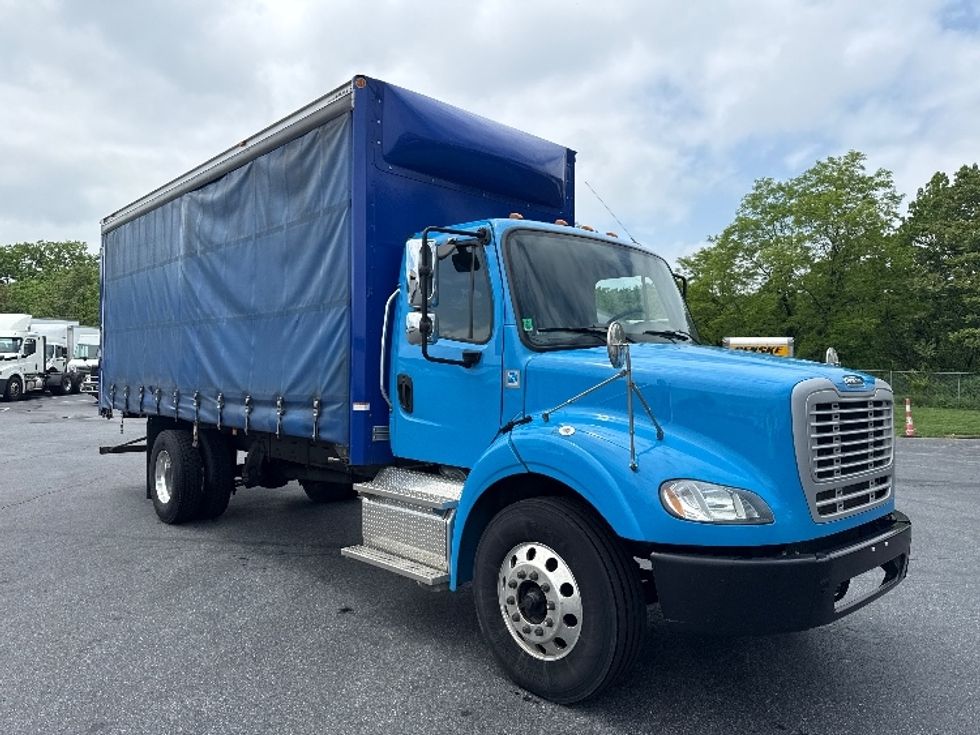 Medium Duty Box Truck-Light and Medium Duty Trucks-Freightliner-2018-M211242S-Harrisburg-PA-322,662\n\t\tmiles-$ 53,750 - Image 1