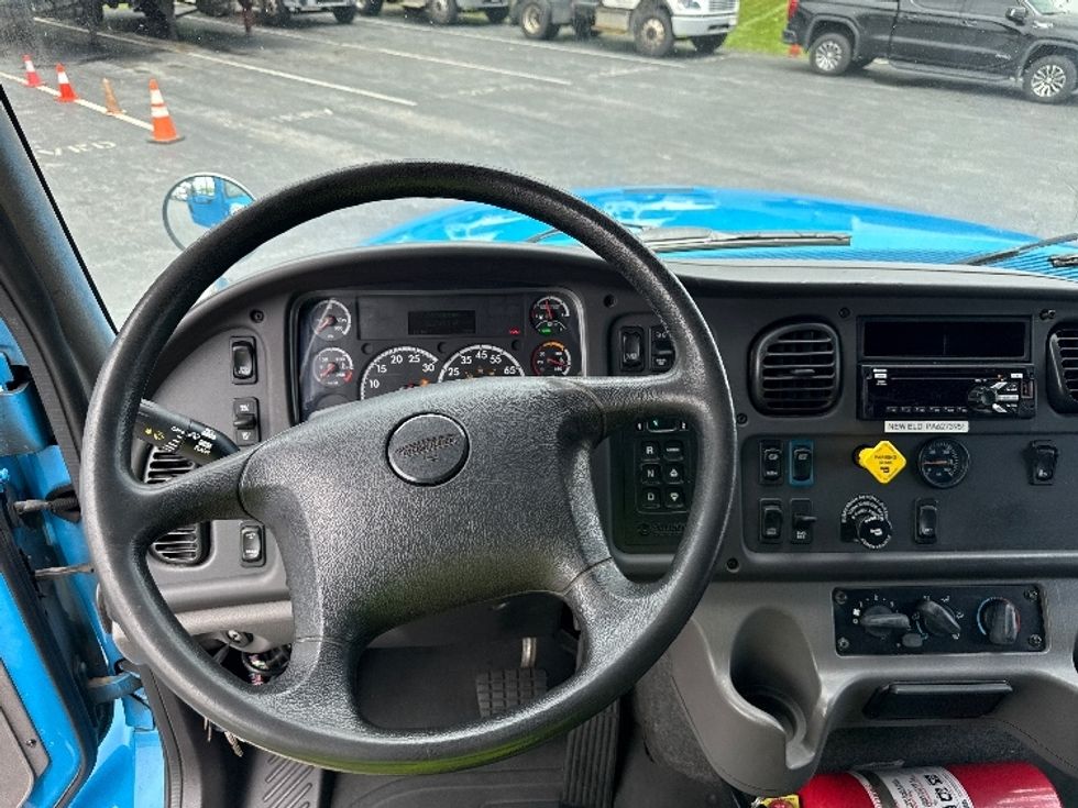 Medium Duty Box Truck-Light and Medium Duty Trucks-Freightliner-2018-M211242S-Harrisburg-PA-322,662\n\t\tmiles-$ 53,750 - Image 16