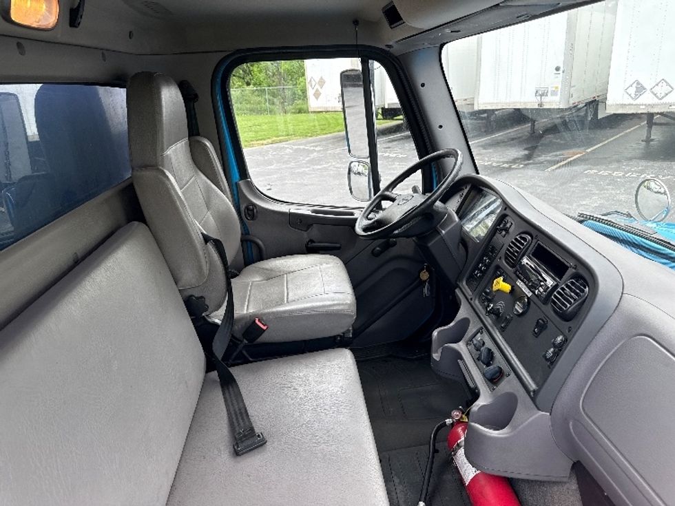 Medium Duty Box Truck-Light and Medium Duty Trucks-Freightliner-2018-M211242S-Harrisburg-PA-322,662\n\t\tmiles-$ 53,750 - Image 20