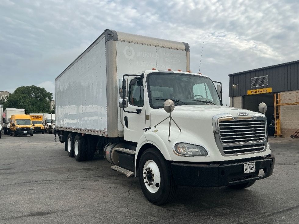 Medium Duty Box Truck-Light and Medium Duty Trucks-Freightliner-2018-M211264S-Austin-TX-242,999\n\t\tmiles-$ 75,000 - Image 1