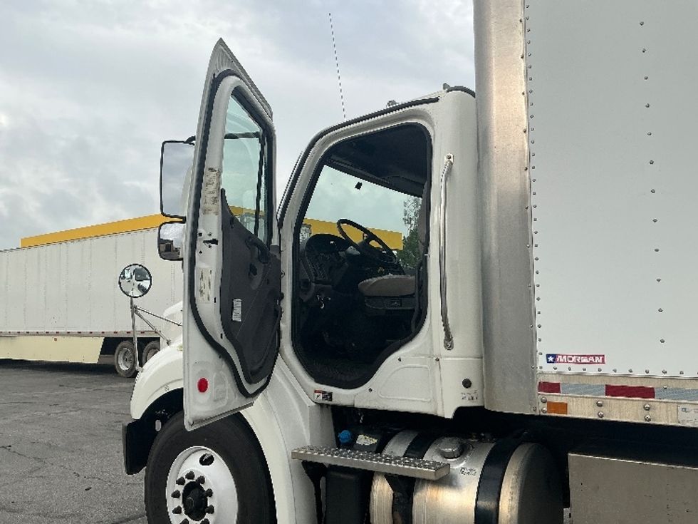Medium Duty Box Truck-Light and Medium Duty Trucks-Freightliner-2018-M211264S-Austin-TX-242,999\n\t\tmiles-$ 75,000 - Image 16