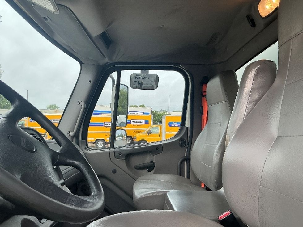 Medium Duty Box Truck-Light and Medium Duty Trucks-Freightliner-2018-M211264S-Austin-TX-242,999\n\t\tmiles-$ 75,000 - Image 19