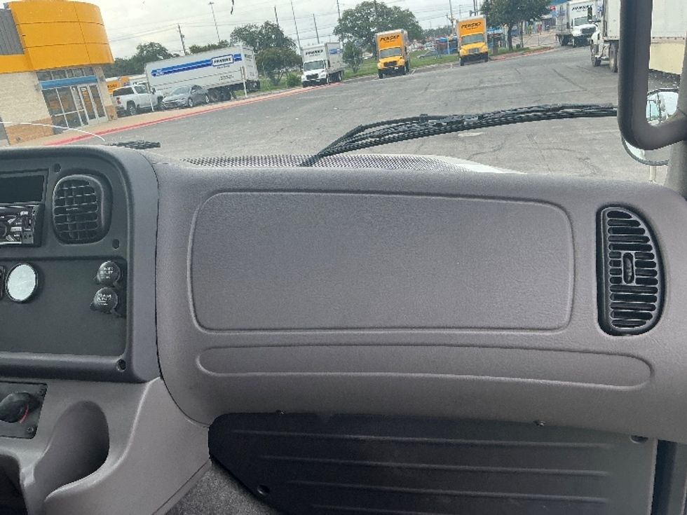 Medium Duty Box Truck-Light and Medium Duty Trucks-Freightliner-2018-M211264S-Austin-TX-242,999\n\t\tmiles-$ 75,000 - Image 21